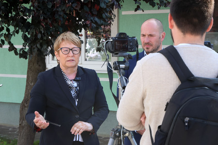 DELOVNO KOSILO S POSLANCI NSI IN ŽUPANI 11 FOTO LJUBO VUKELIČ